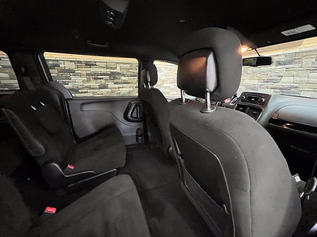 Used 2015 Dodge Grand Caravan SE FWD image 30