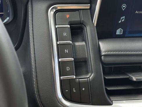 Used 2024 Chevrolet Tahoe Z71 w/ Luxury Package image 29