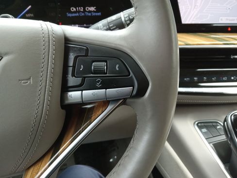 Used 2021 Cadillac Escalade Premium Luxury Platinum image 19