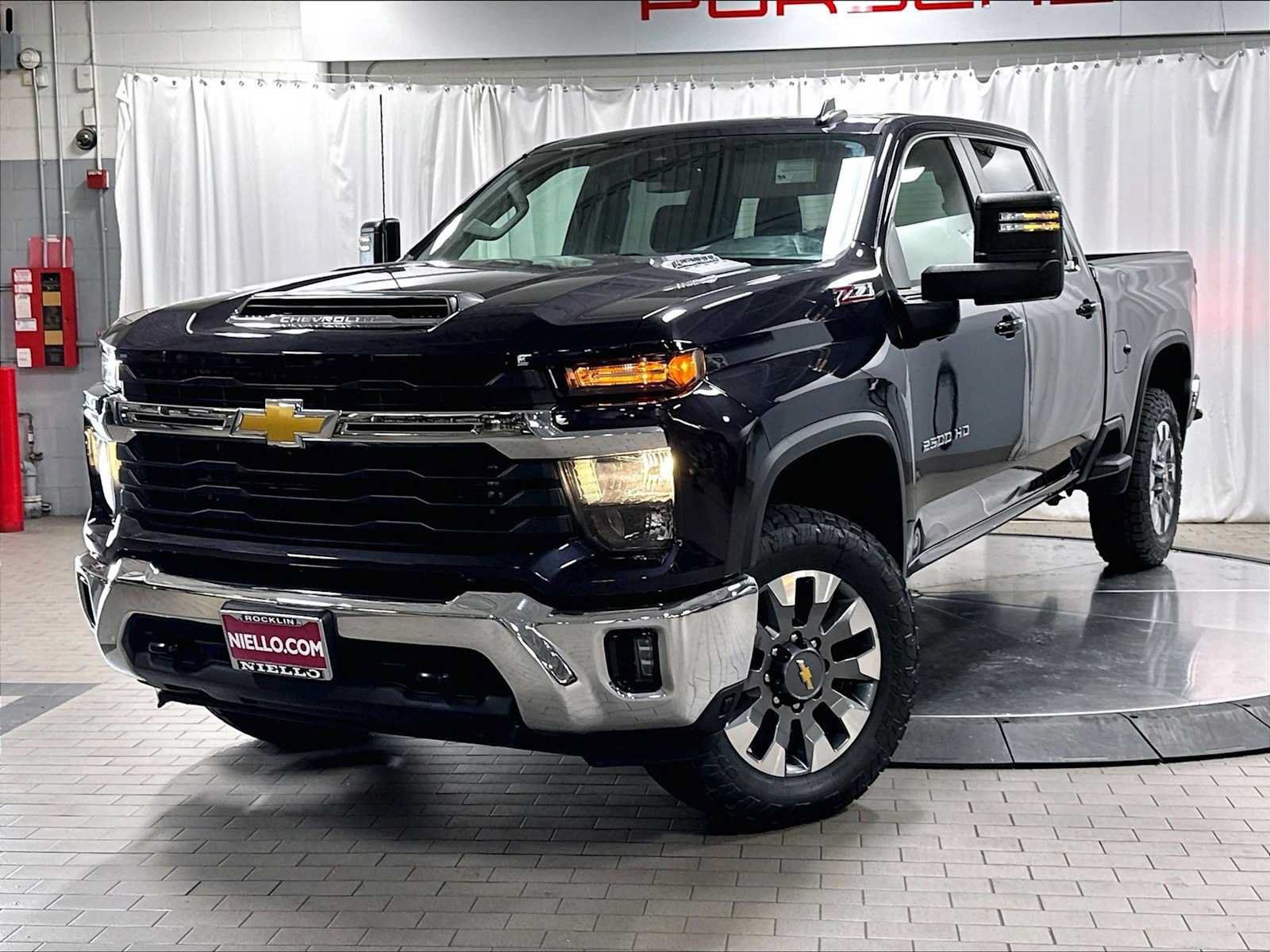 Used 2024 Chevrolet Silverado 2500 LT AWD/4WD image 1