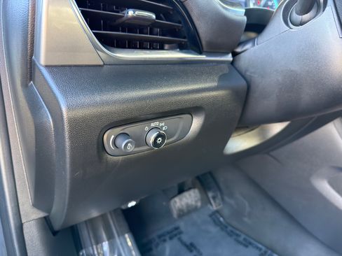 Used 2023 Chevrolet Traverse LT w/ LT Premium Package image 28