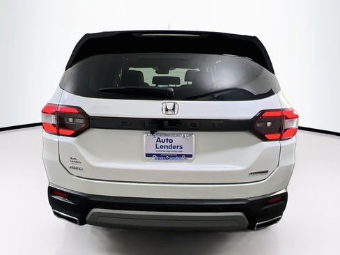 Used 2023 Honda Pilot Touring image 6