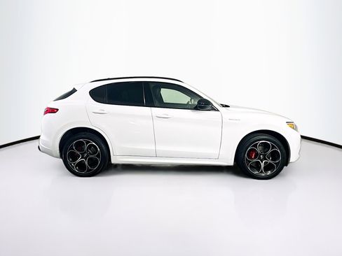 Used 2022 Alfa Romeo Stelvio Veloce image 10