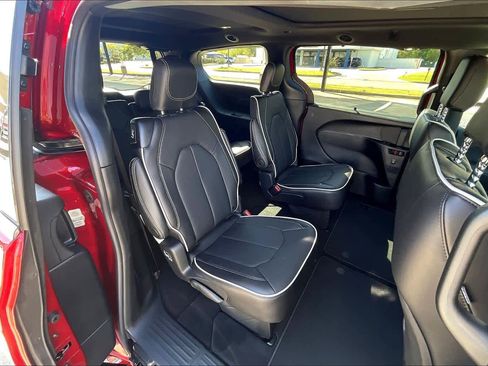 New 2026 Chrysler Pacifica Limited image 20