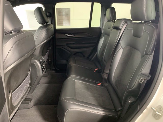 Used 2023 Jeep Grand Cherokee Altitude AWD/4WD image 7