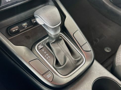 Used 2025 Kia Soul LX w/ LX Technology Package FWD image 24