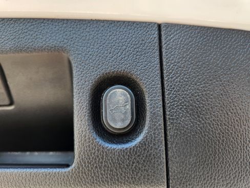 Used 2017 GMC Yukon SLT image 26