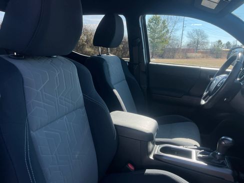 Used 2020 Toyota Tacoma TRD Sport image 20