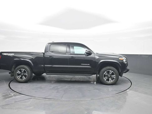 Used 2019 Toyota Tacoma TRD Sport image 9