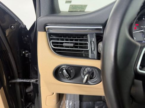 Certified 2023 Porsche Macan image 27