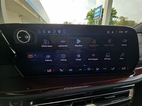 Used 2025 Chevrolet Traverse Z71 AWD/4WD image 13