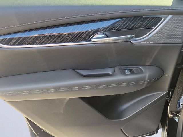 Used 2023 Cadillac XT6 Premium Luxury w/ Technology Package FWD image 10