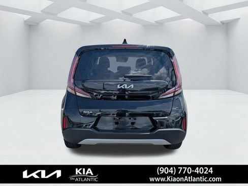 Used 2024 Kia Soul LX w/ Option Group 015 FWD image 4