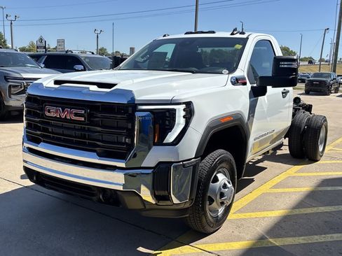 New 2026 GMC Sierra 3500 Pro w/ Convenience Package AWD/4WD image 7