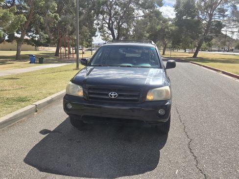 Used 2006 Toyota Highlander 4WD V6 w/ 3rd Row image 3