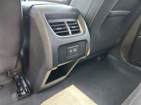 Used 2025 Chevrolet Blazer LT FWD image 18