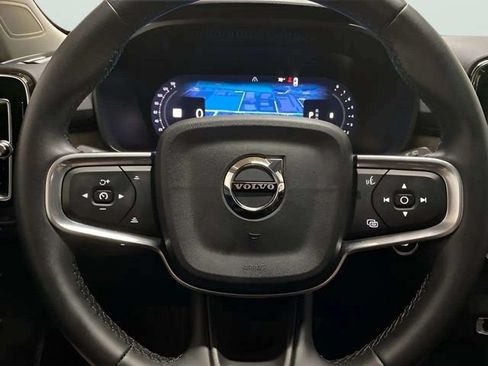 Used 2025 Volvo XC40 B5 Plus AWD/4WD image 36