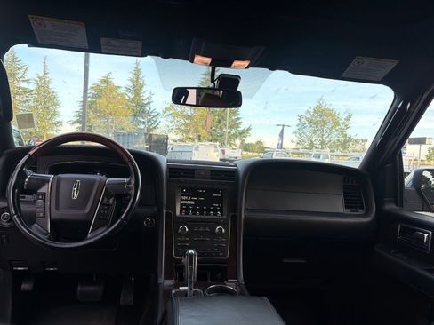 Used 2017 Lincoln Navigator L Reserve image 11