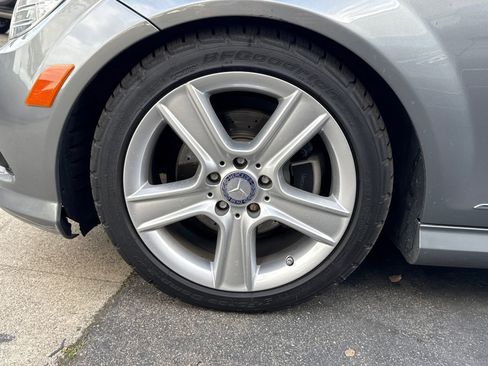 Used 2010 Mercedes-Benz C 300 4MATIC Sedan image 4