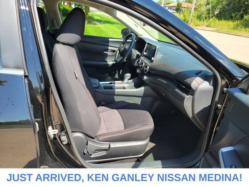 Certified 2025 Nissan Sentra SR FWD image 20