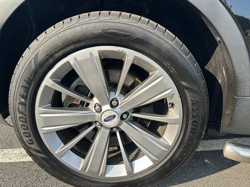 Used 2018 Ford Explorer Limited AWD/4WD image 12