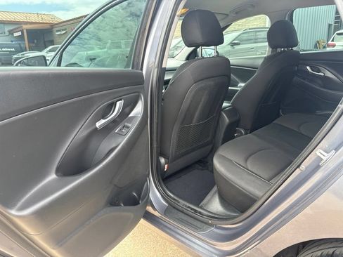Used 2018 Hyundai Elantra GT FWD image 13