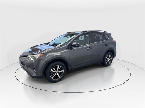 Used 2018 Toyota RAV4 XLE image 3