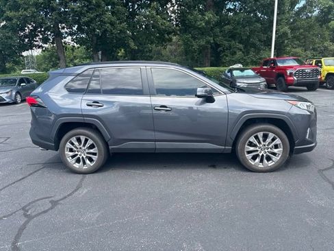 Used 2020 Toyota RAV4 XLE Premium FWD image 7