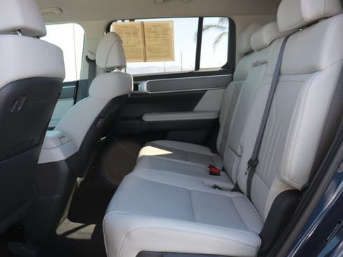 Used 2025 Hyundai Santa Fe SEL AWD/4WD image 12