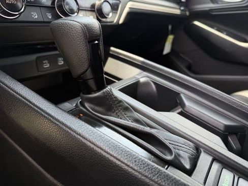 Used 2025 Honda Accord SE image 18