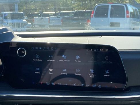 New 2025 Chevrolet Suburban Premier image 18