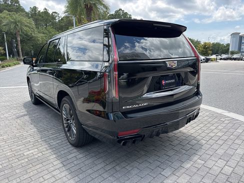 Used 2023 Cadillac Escalade ESV V AWD/4WD image 3