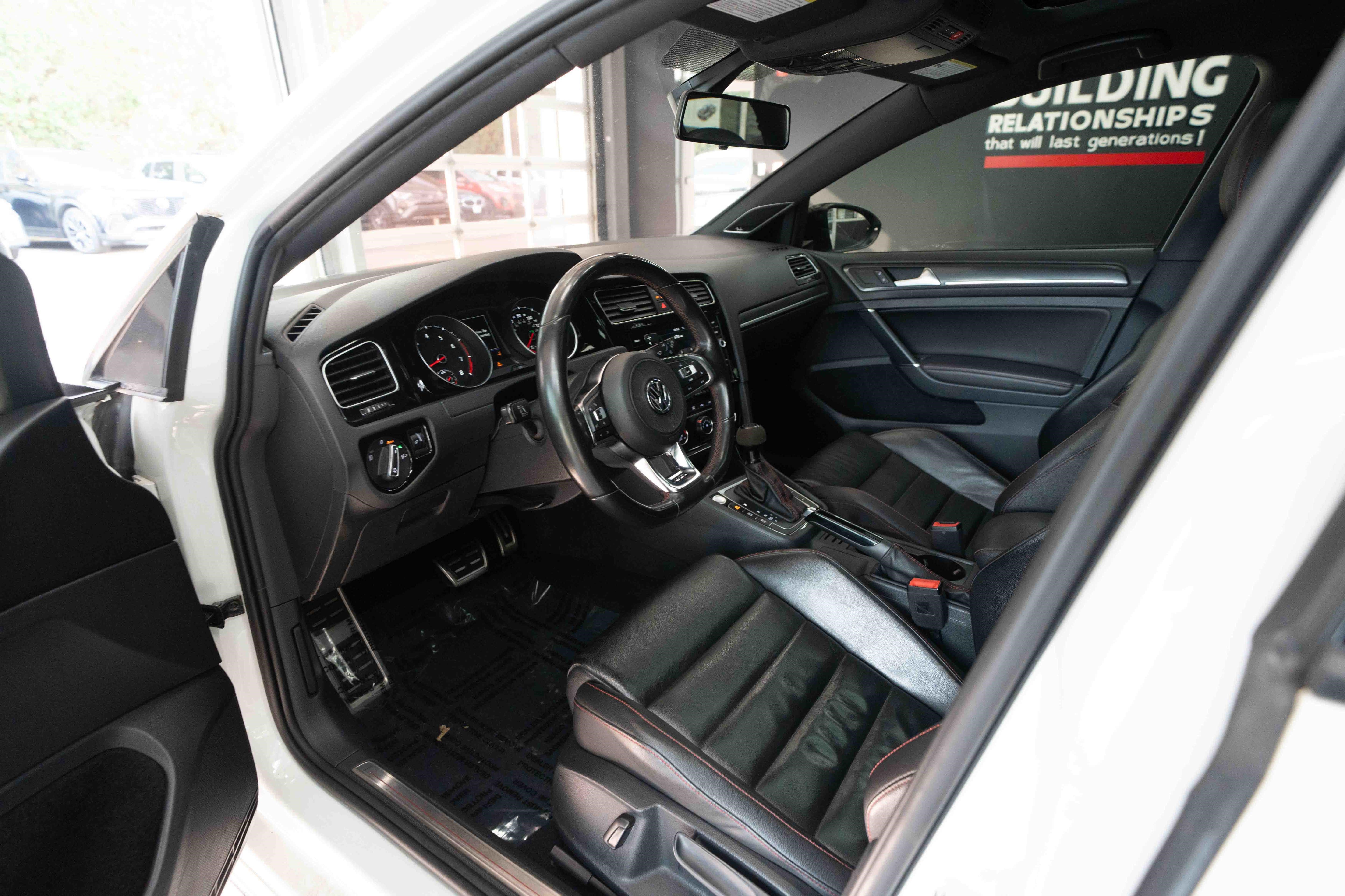 Used 2019 Volkswagen Golf 4-Door FWD image 8
