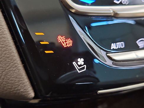Used 2013 Cadillac XTS Luxury w/ Driver Awareness Package FWD image 21