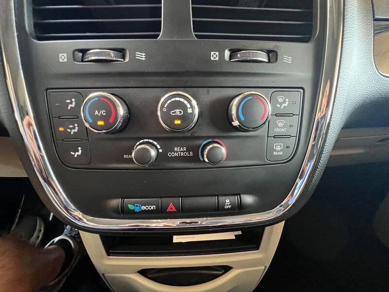 Used 2019 Dodge Grand Caravan SE w/ UConnect Hands-Free Group FWD image 22