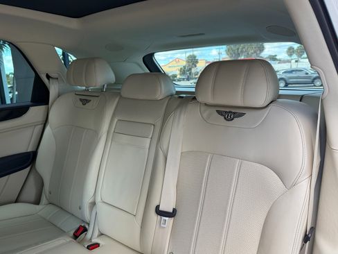 Used 2020 Bentley Bentayga image 34