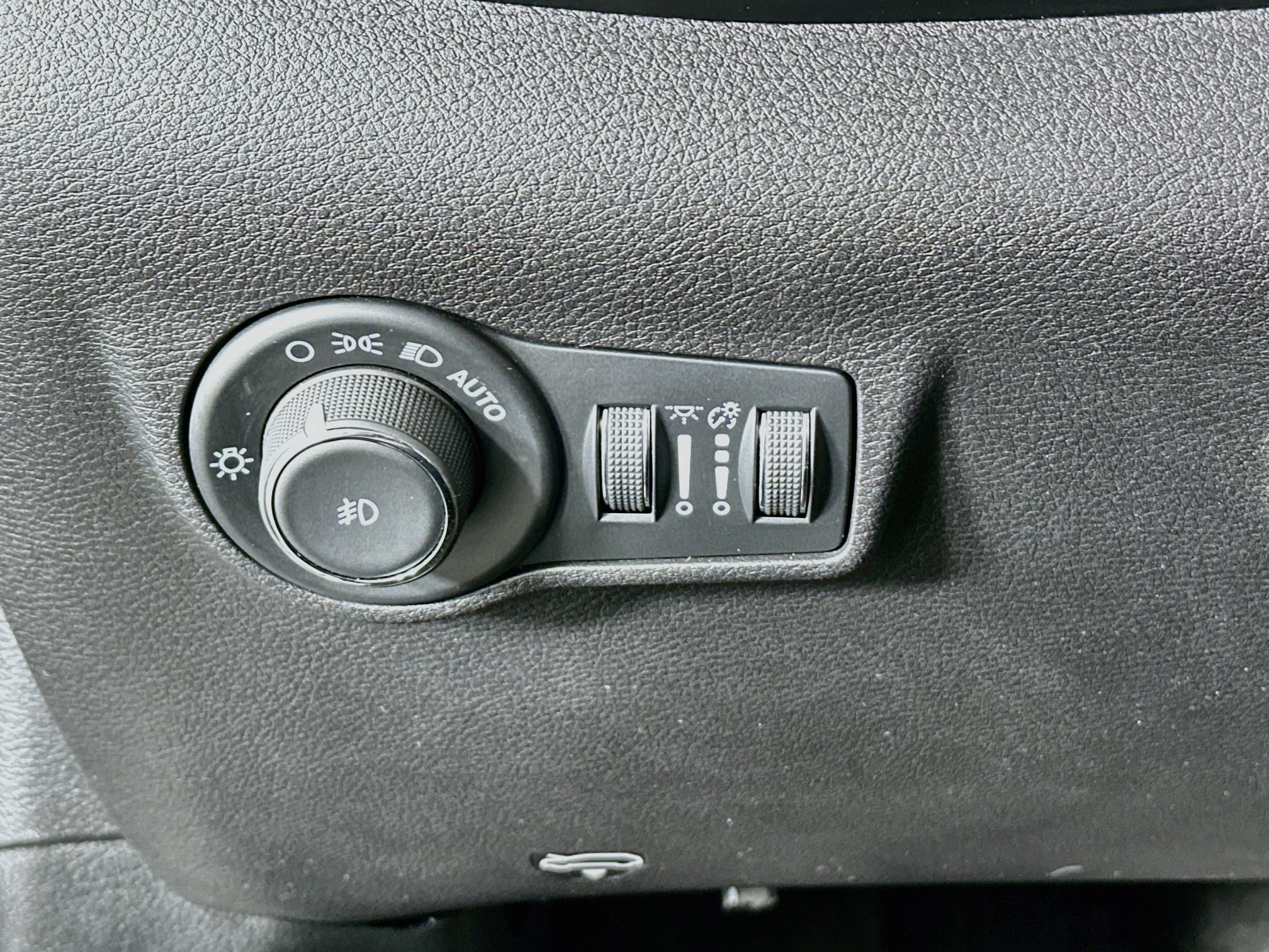 Used 2025 Jeep Compass Trailhawk AWD/4WD image 17