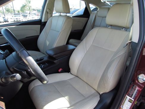 Used 2014 Toyota Avalon Limited w/ Technology Package FWD image 9