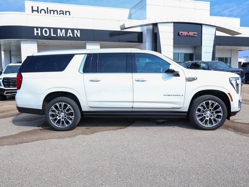 Used 2025 GMC Yukon XL Denali w/ Denali Reserve Package AWD/4WD image 2