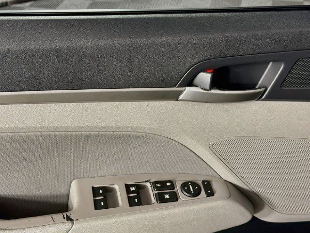 Used 2020 Hyundai Elantra SEL FWD image 21