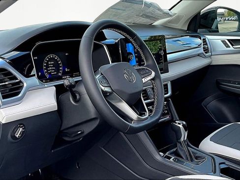 New 2026 Volkswagen Taos SE image 17