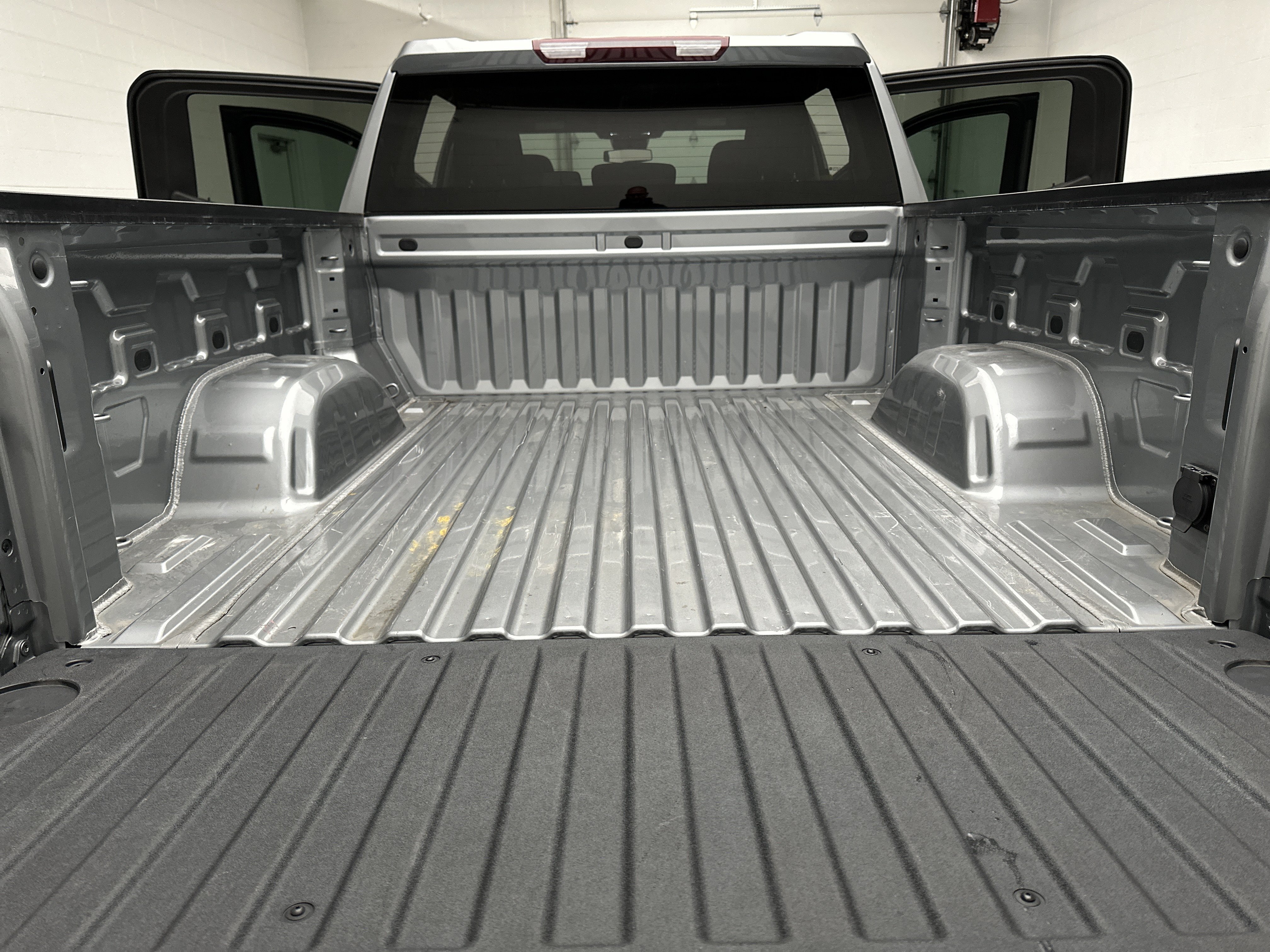 Used 2024 Chevrolet Silverado 1500 LT Trail Boss w/ LPO, Dark Essentials Package AWD/4WD image 14
