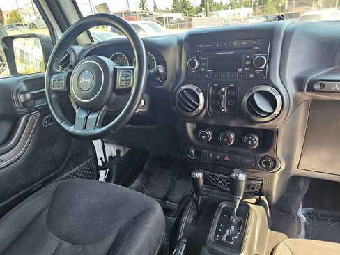 Used 2018 Jeep Wrangler Unlimited Sport S AWD/4WD image 12