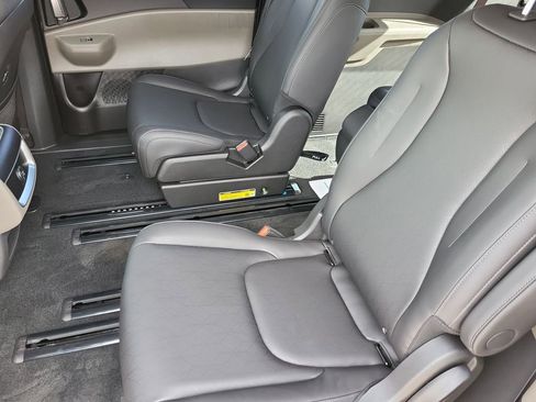New 2026 Kia Carnival EX FWD image 11