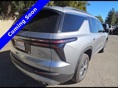 Used 2024 Chevrolet Traverse LT w/ Enhanced Driving Package image 3