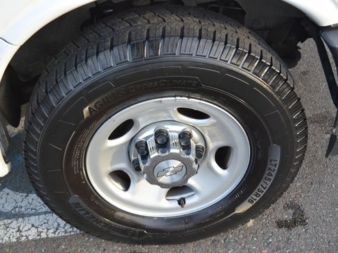 Used 2019 Chevrolet Express 3500 LT w/ LT Preferred Equipment Group image 9