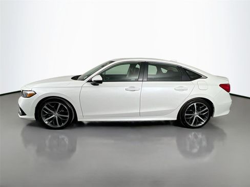 Used 2023 Honda Civic Touring image 3