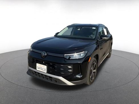 Used 2026 Volkswagen Tiguan SE AWD/4WD image 7