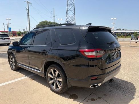 Used 2025 Honda Pilot Touring image 4