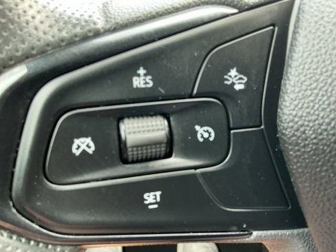 Used 2025 Chevrolet Trax LT FWD image 19